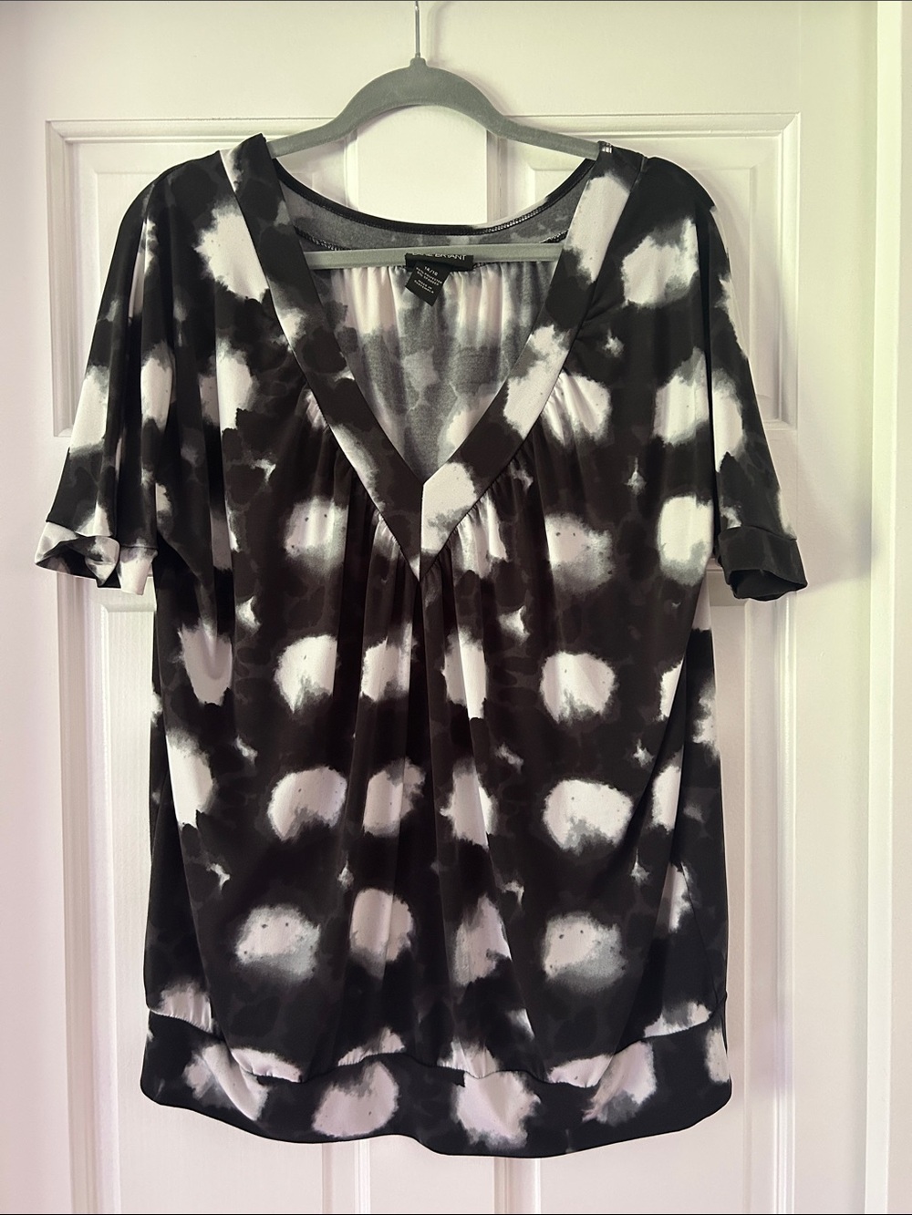 Lane Bryant Black & White Printed V-Neck Blouse